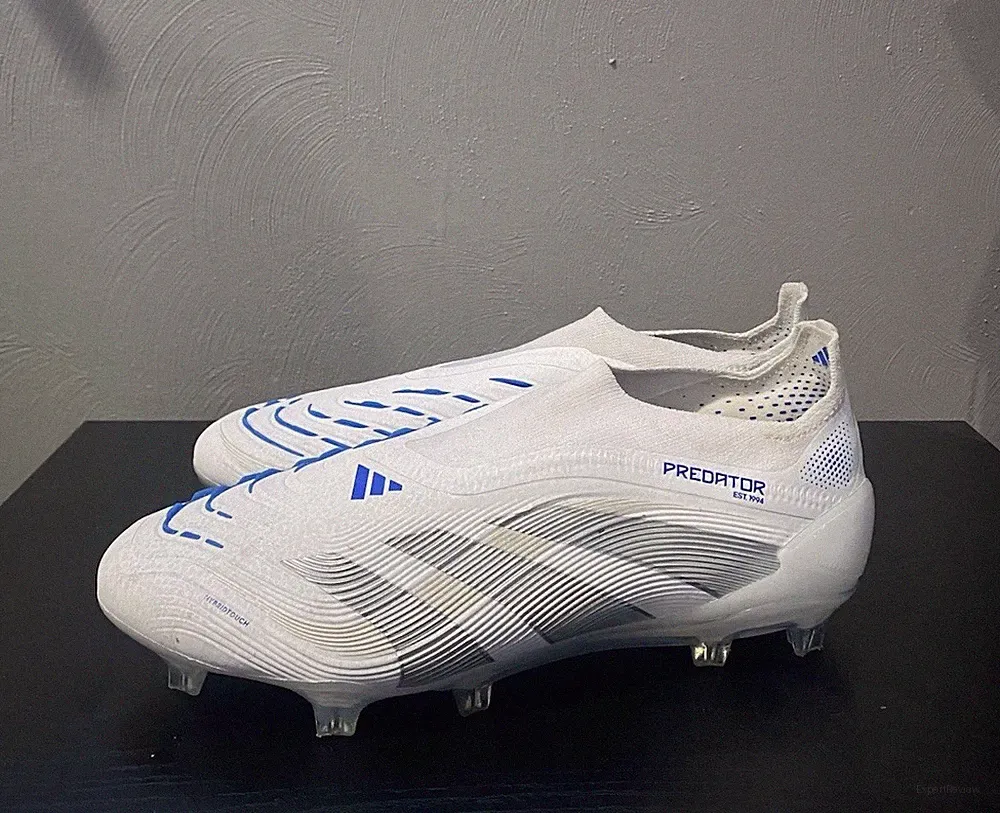 predator polar victory soccer cleats