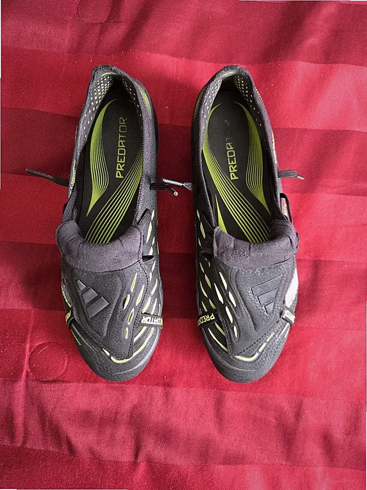 PREDATOR ELITE FOLD-OVER TONGUE FIRM GROUND CLEATS Size 8