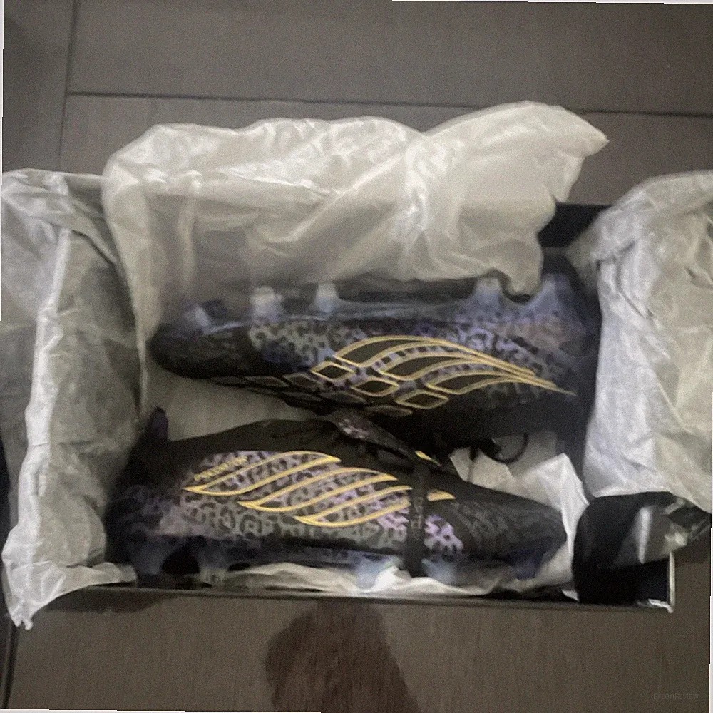 PREDATOR ELITE FOLD-OVER TONGUE FIRM GROUND SOCCER CLEATS KAKA ONCA PINTADA