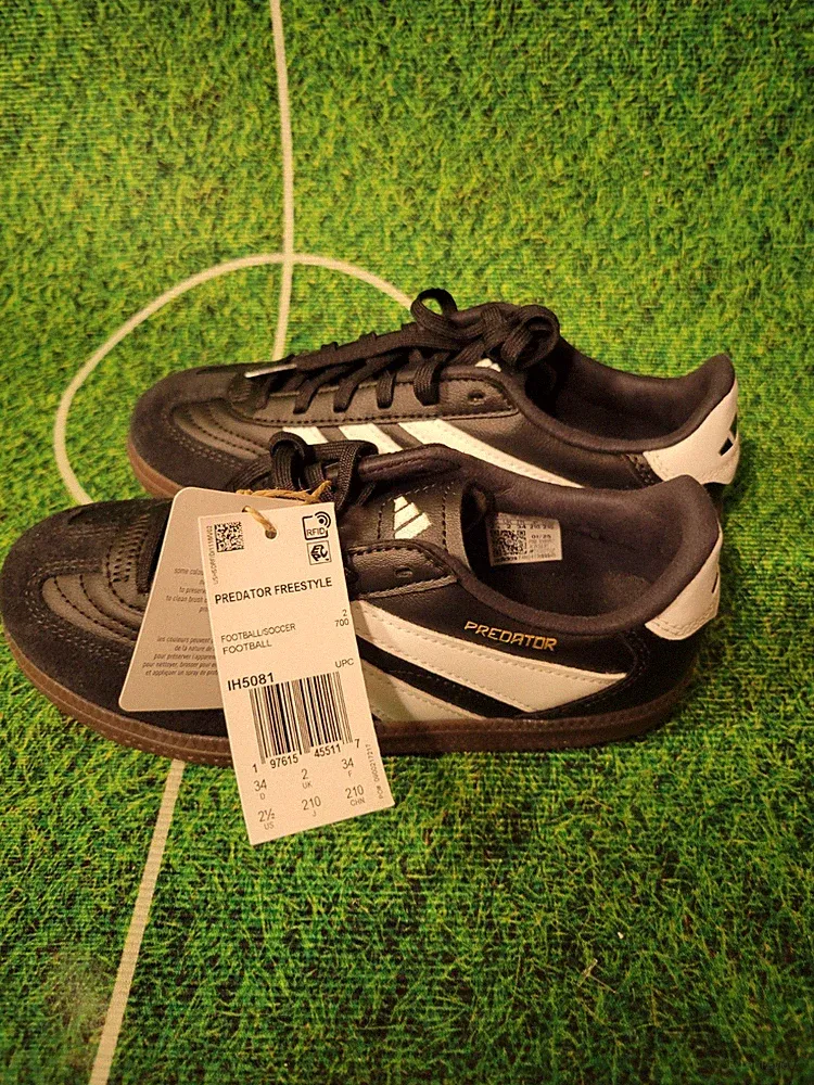 Predator Freestyle Indoor Cleats Kids Size 2.5