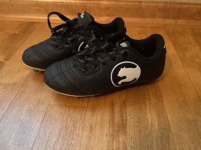 ProCat by Puma PCTS11 Kids Pitch Soccer Cleats Size 11 Kids
