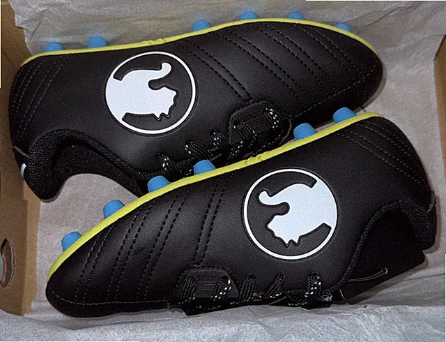 PROCAT by PUMA Speed Force Soccer Cleat Cat Youth Boys Size 12 Black/White NEW