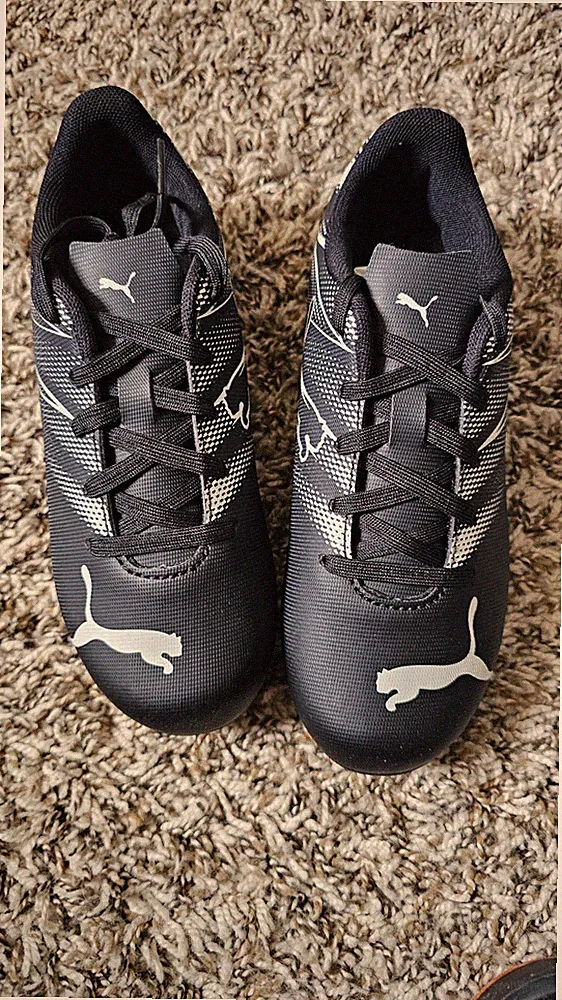 Puma Attacanto Firm Ground/Artificial Ground Junior Soccer Cleats shoes Sz 2 New