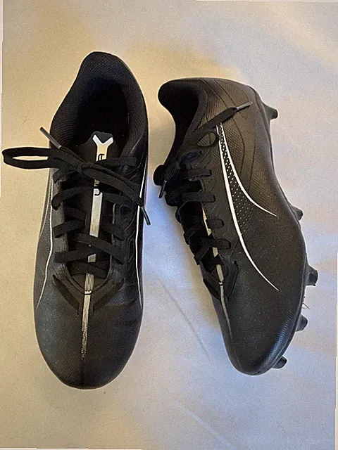 Puma Black Kids' Soccer Cleats with White Accents Size 7 Youth