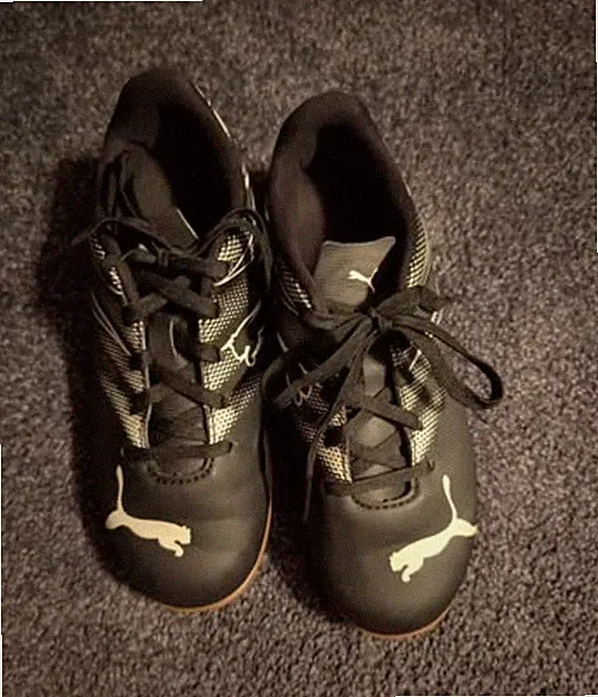 PUMA Black Lace-Up Low Top Indoor Soccer cleats Size 2