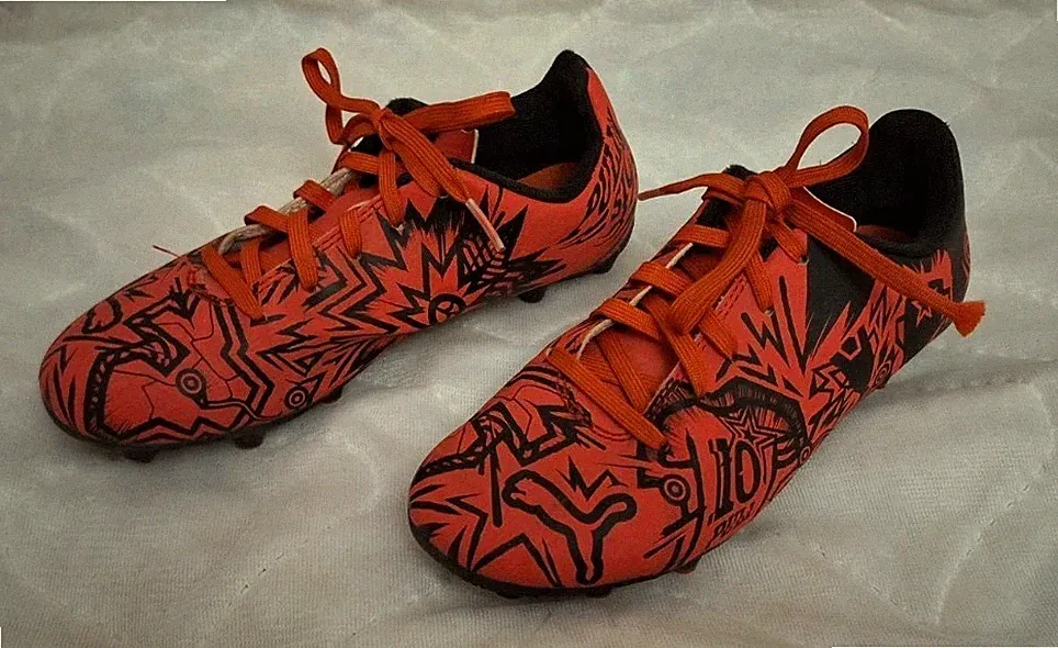 Puma Boys Soccer Cleats Size 3