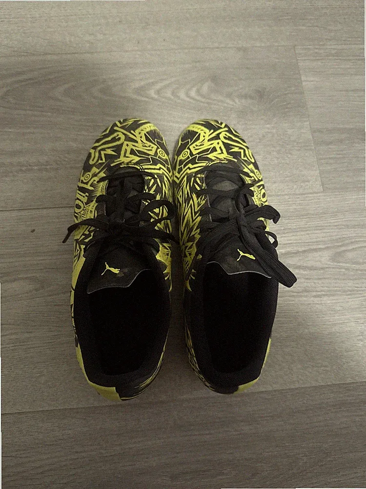 Puma Boys Soccer Cleats Size 6.5
