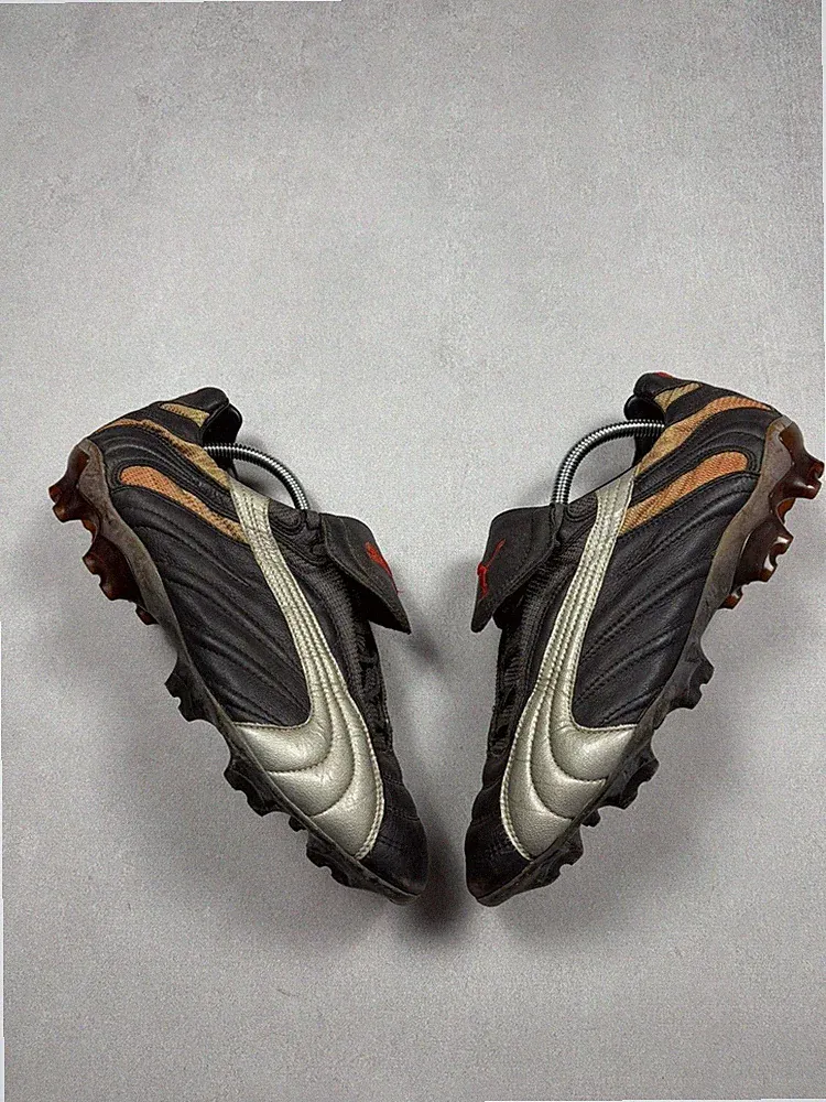 Puma Cellerator Vintage 2000s Football Soccer Cleats Black Silver US 10 Y2K