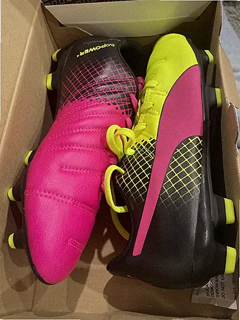 PUMA EVOPOWER 4.3 TRICKS FG JR 5.5 US * PINK/YELLOW/BLACK * SOCCER CLEATS * RARE