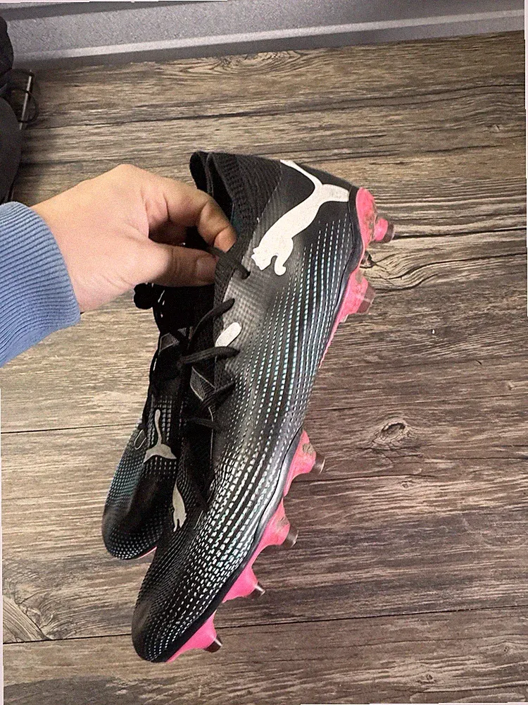 womens soccer cleats size 9.5