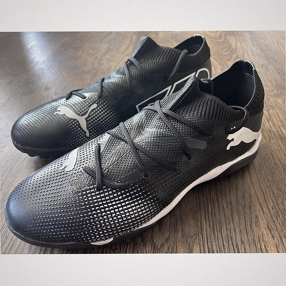 Puma Future 7 Play TT Mens Soccer Cleats Mens Size 7 Black White 107720-02