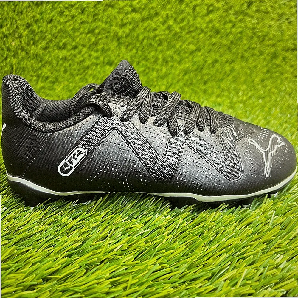 Puma Future Play FG Boys Size 12.5C Black White Running Outdoor Soccer Cleats