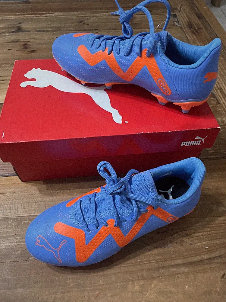 PUMA Future Play Firm Ground Soccer Cleats Womens Blue Sneakers Size 7