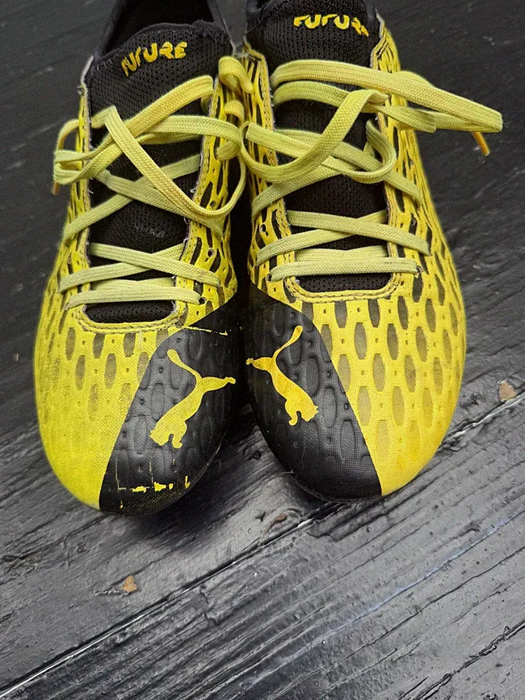 puma future soccer cleats size 8 mens