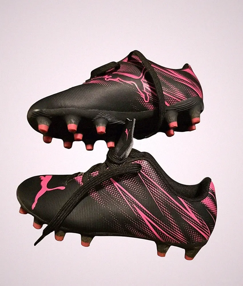 PUMA Girls Soccer Cleats Black/Pink Lace-Up Low Top Toddler Size 10