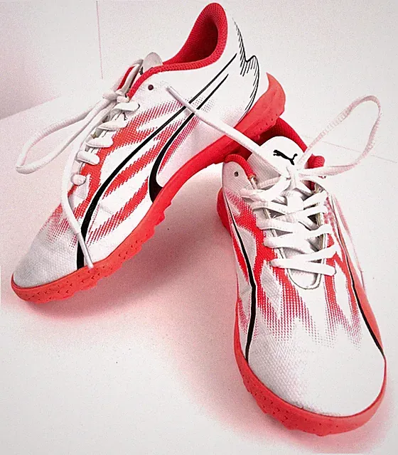 Puma Jr Ultra Play TT Indoor Soccer Kids Shoes Cleats White/Pink size 2.5