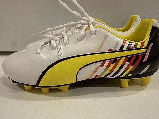 PUMA JUNIOR REUS V2 FG WHITE YELLOW BLACK SOCCER CLEATS BOYS SZ 5.5 US