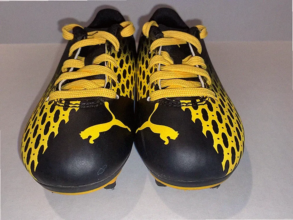 Puma Junior Spirit III FG Soccer Cleats Kids Size 9