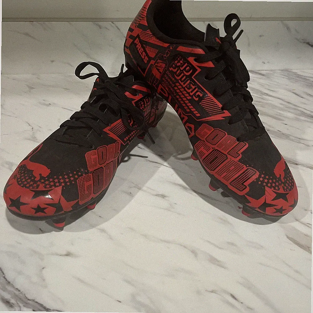 PUMA Kids' Ultra 6 Play CP Legacy FG/AG Soccer Cleats Size 4