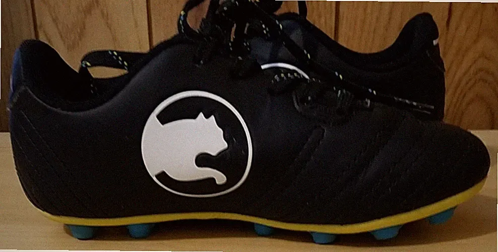 PUMA KIDS UNISEX SIZE 13 PROCAT SOCCER CLEATS PRE-OWNED EXCELLENT CONDITION