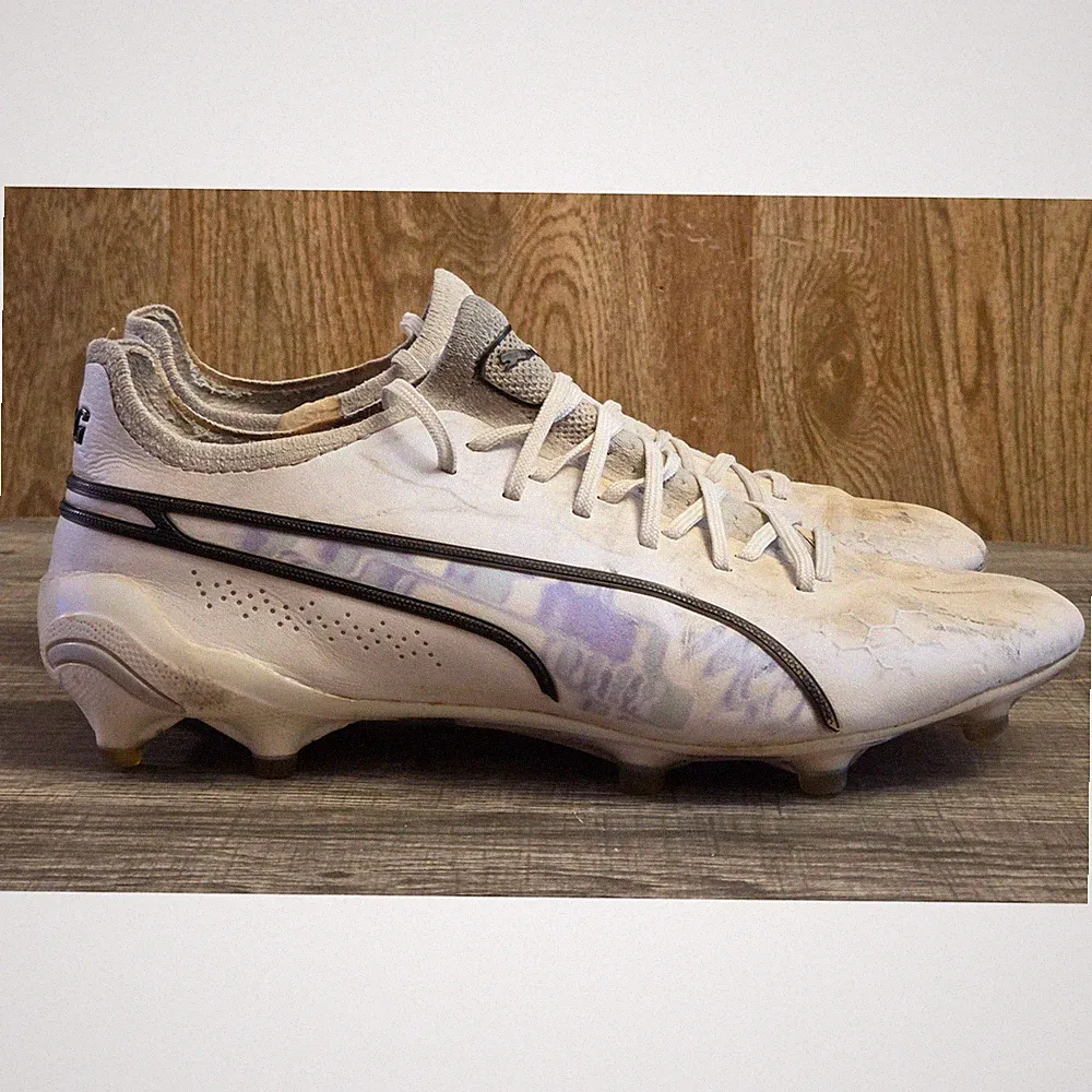 Puma King Ultimate Brilliance Soccer Cleats Womens Size 8.5 White