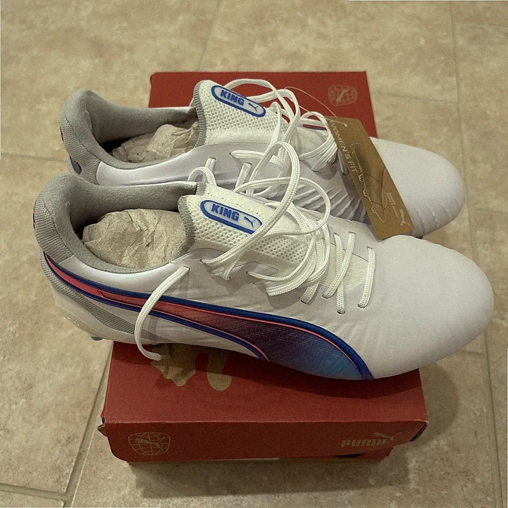 PUMA King Ultimate Firm Ground/Artificial Ground Soccer Cleats Womens White 9