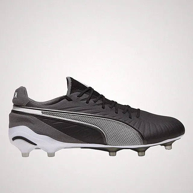 PUMA King Ultimate Soccer Cleats Mens Black, White Sneakers Athletic Shoes 10780