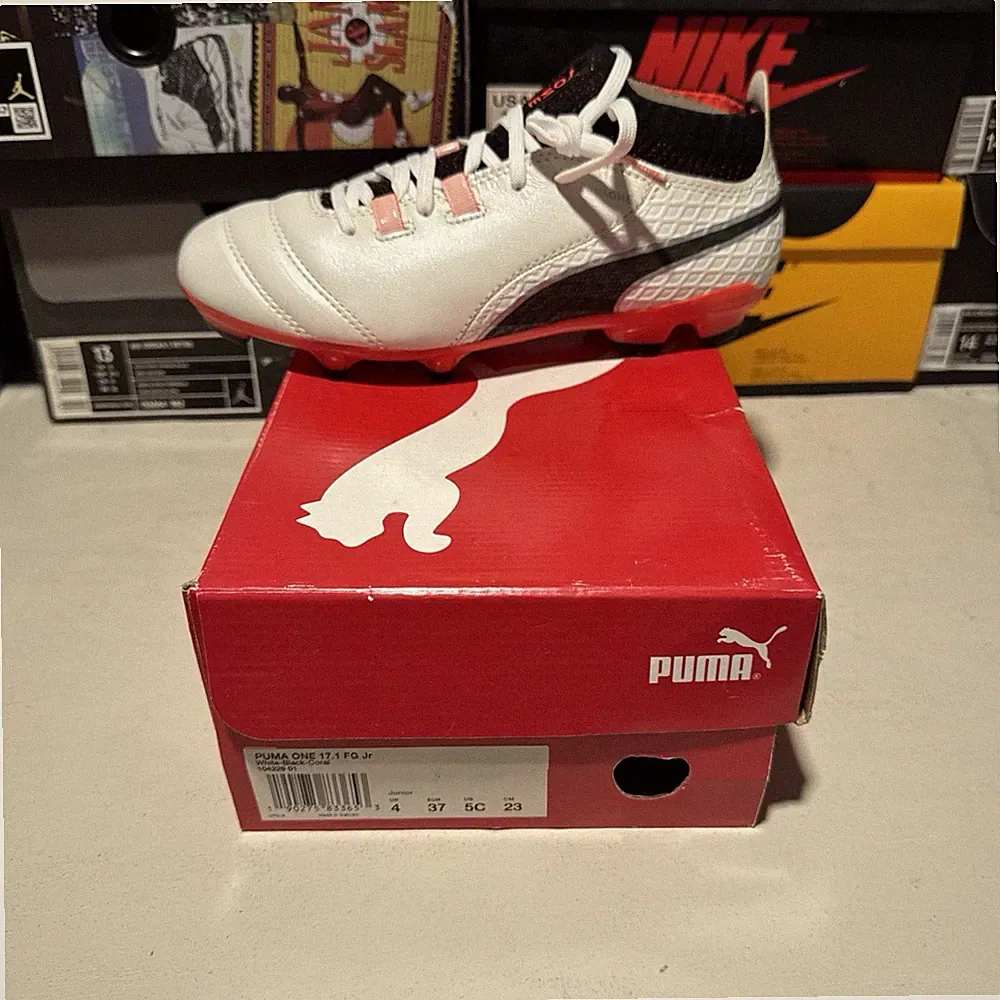 PUMA One 17.1 FG White Black Soccer Cleats Youth Boys Girls Sz 5