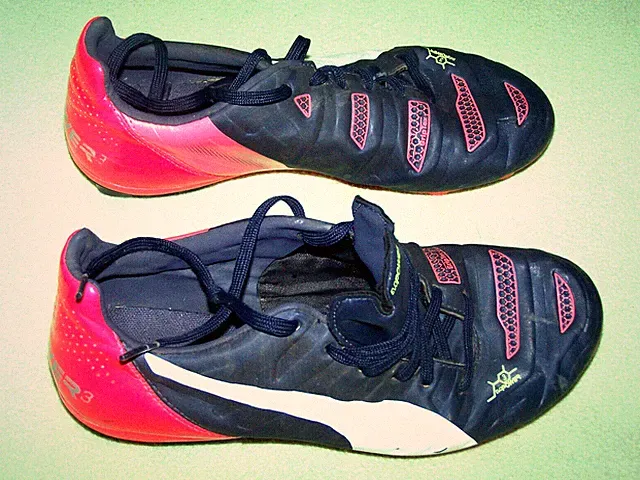 PUMA POWER 3 SOCCER CLEATS YOUTH SIZE 5-1/2Y
