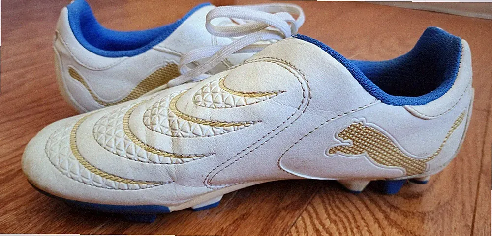 Puma Power Cat Soccor Cleats White w/ Blue & Gold size 6