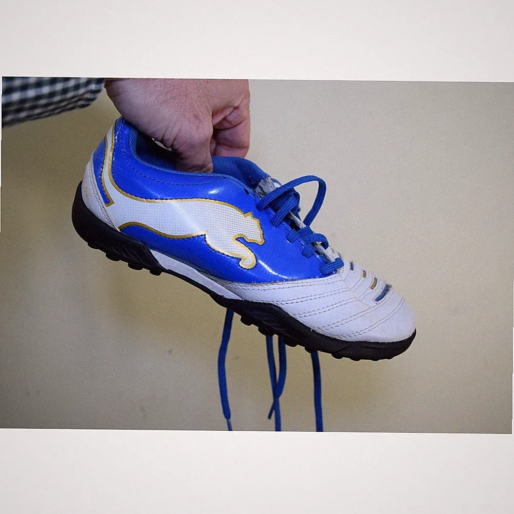 Puma PowerCat Kids Indoor Soccer Cleats Blue White Athletic Turf Shoes BOYS 3.5