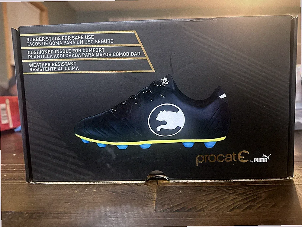 PUMA ProCat Speed Force Youth Soccer Cleats US Size 11. NEW In Box Black&White