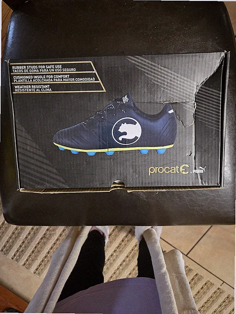 PUMA ProCat Speed Force Youth Soccer Cleats US Size 4. NEW In Box Black White