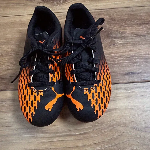 Puma Soccer Cleats Orange Black Kids Youth Turf Soccer Shoes size 12.5