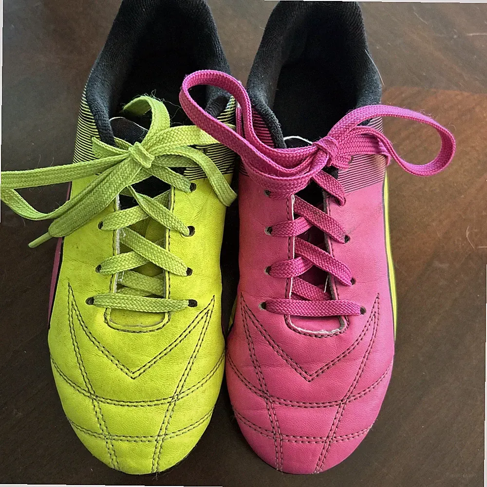 PUMA Soccer Cleats Youth Boys Neon Yellow/Pink Sneakers Athletic Size 2.5 EUC