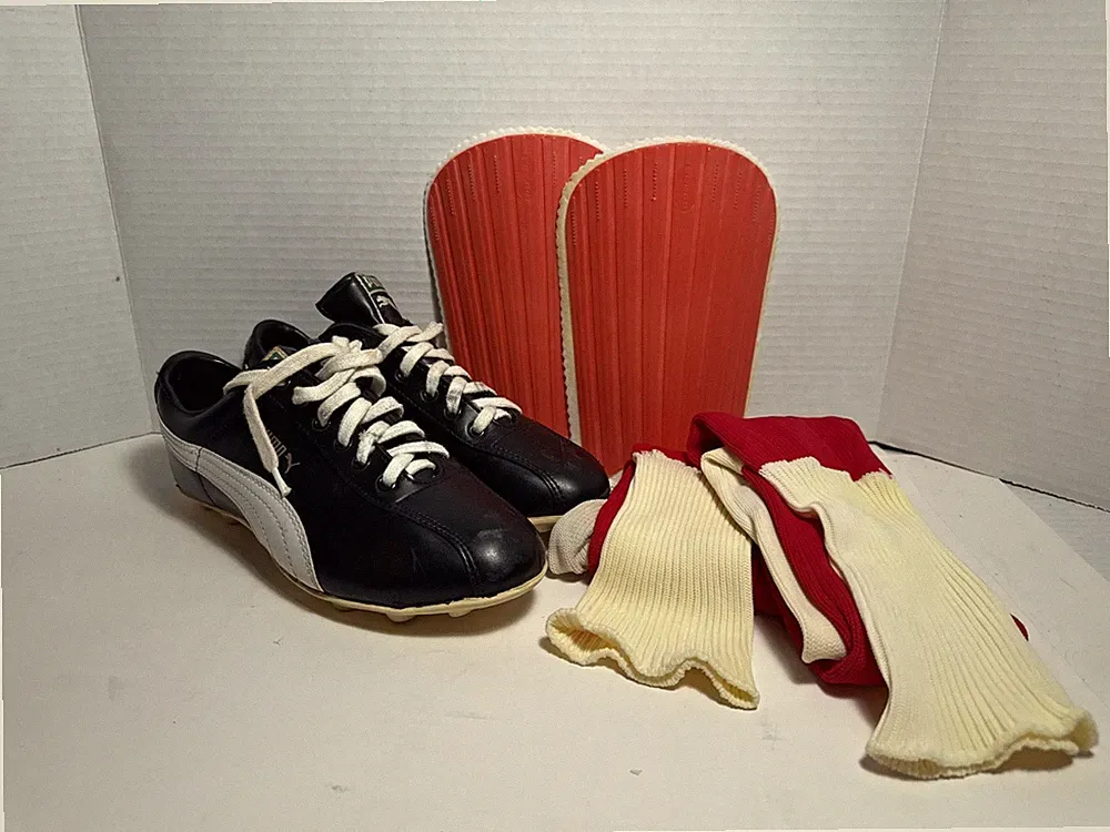 Puma Sport 70’s Soccer Cleats SIZE 4 + Shin Guarda And Socks Vintage VGC