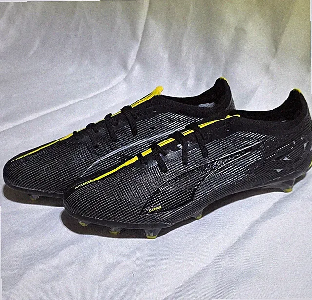 PUMA Ultra 5 Carbon Low-Top Lace-Up Soccer Cleats Black/Yellow Men's