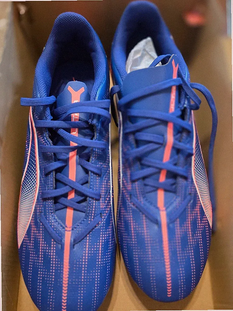PUMA Ultra 5 Play soccer cleats in a blue and red colorway size 10.5