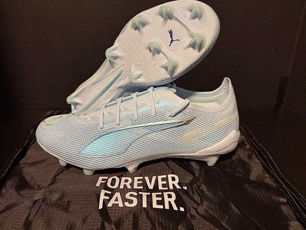 soccer cleats women