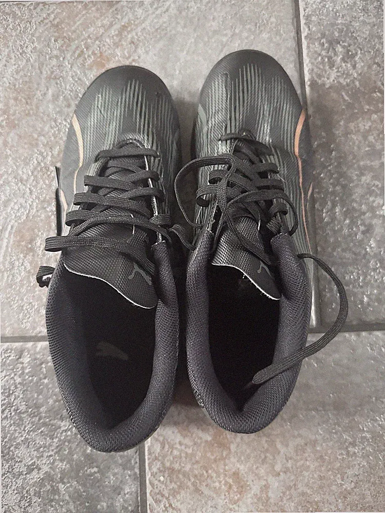 PUMA Ultra Men's Size 9 Sneakers Firm Ground Artificial Grass Soccer Cleats