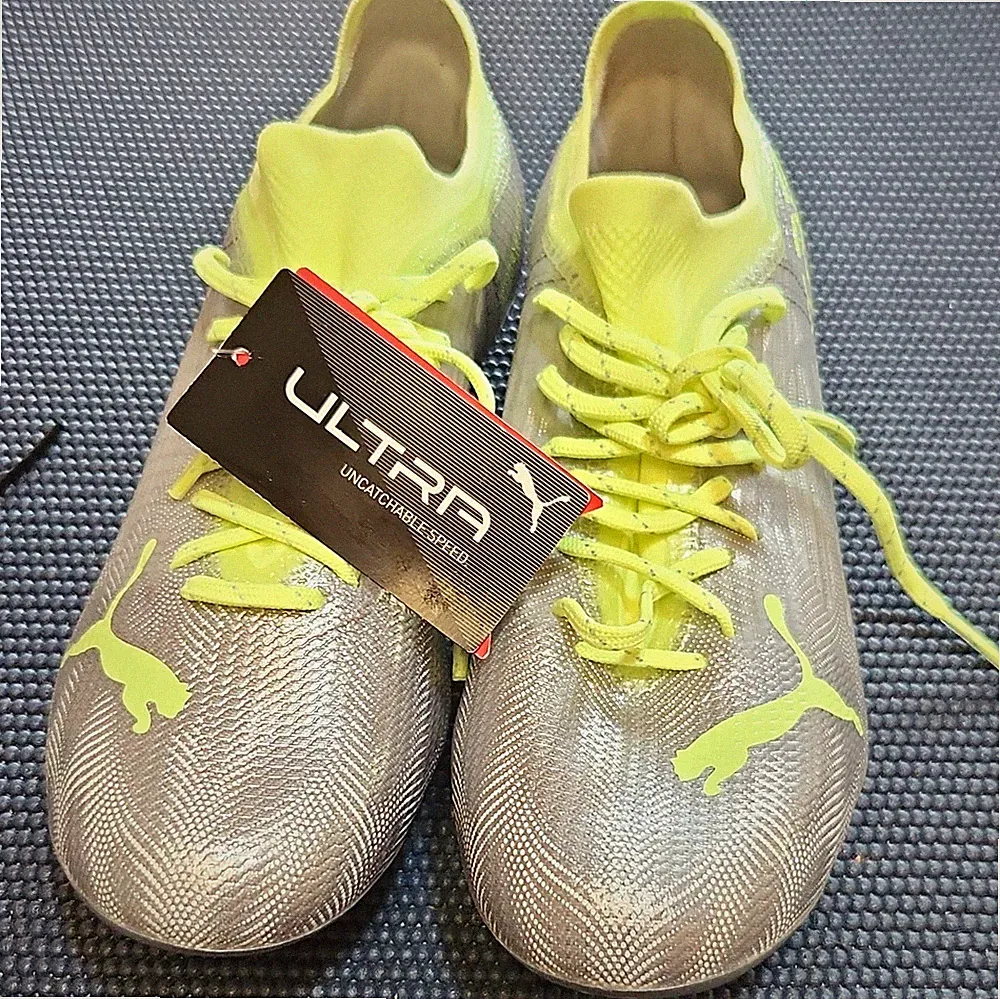 PUMA Ultra Mens Soccer Cleats Silver Lime Green Low Top Lace Up Standard