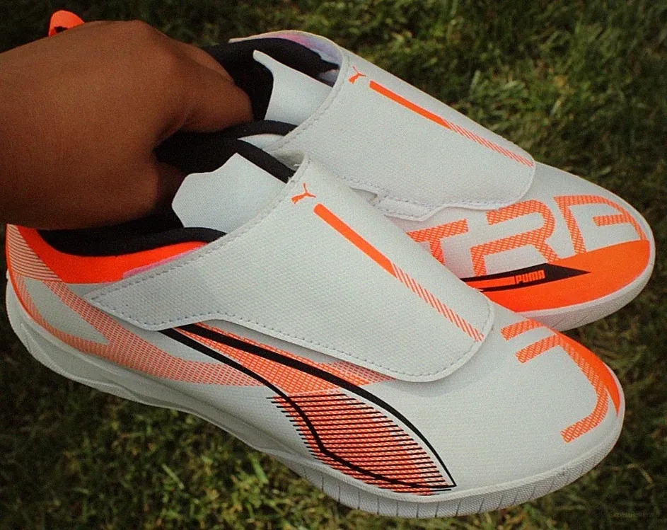 Puma Unisex-Child Ultra Play Hook and Loop Turf Training Soccer Cleats Sz 4Y