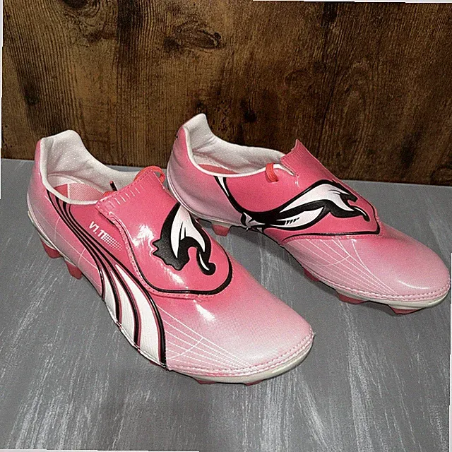 PUMA V1.11 – PINK LIMITED EDITION Women’s size 7 Soccer Cleats