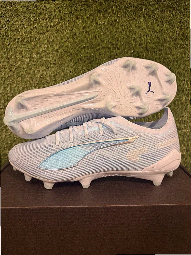 PUMA Women's Ultra 5 Ultimate Light Up Firm Ground Soccer Cleats Size 7
