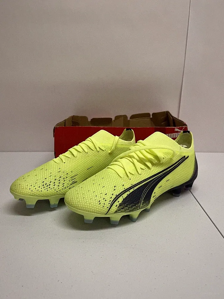soccer cleats women