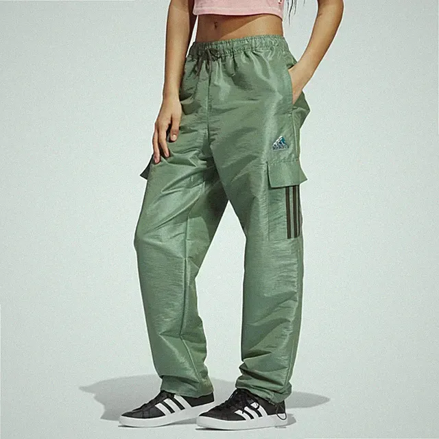 PUMA Women • Sportswear Sunglass Pack Woven Pants $65
