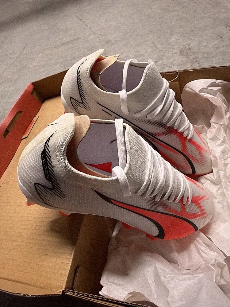 Puma Womens Ultra Match Firm Ground, Artificial Ground Soccer Cleats size 5.5