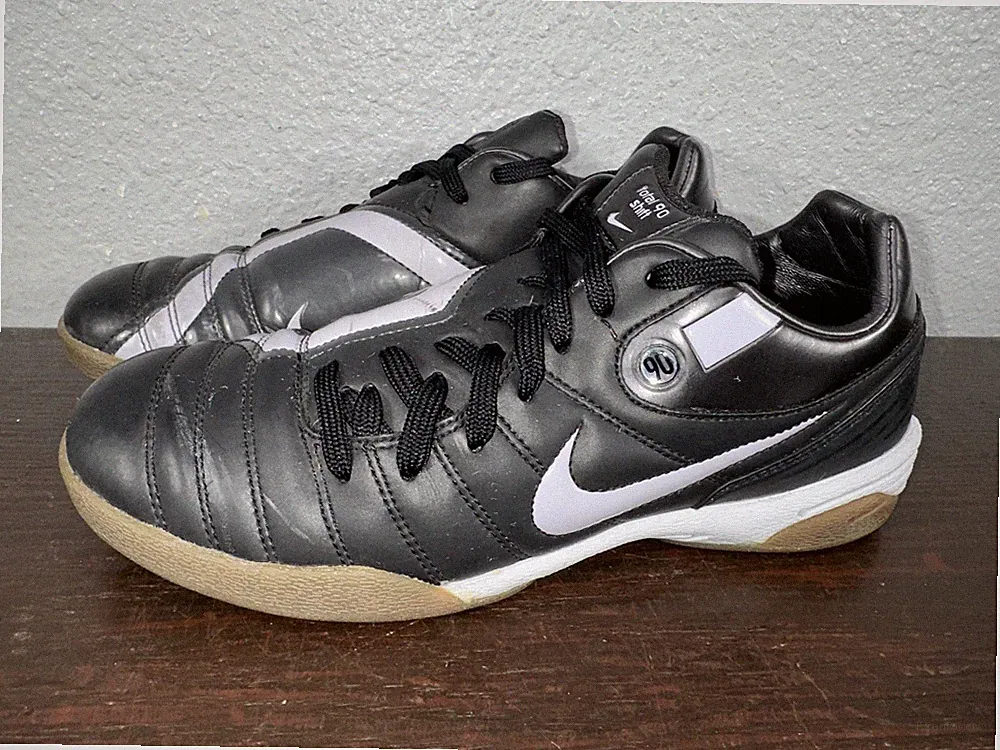 RARE Nike Total 90 Shift Black Soccer Cleats Astro Turf Indoor 2006 Size 7.5 EUC