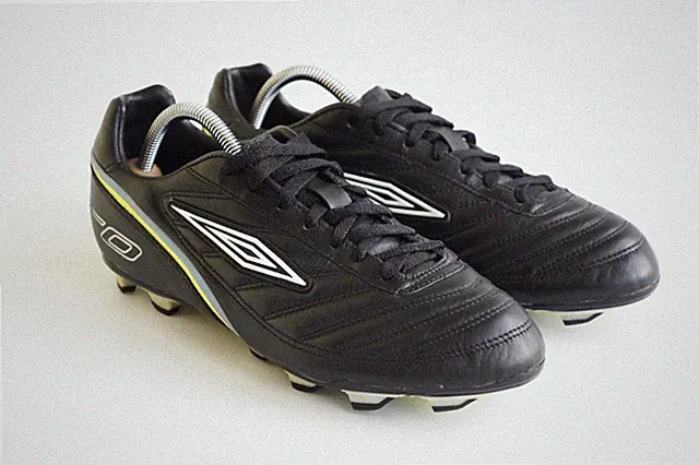 Rare Umbro 14 stud leather soccer cleats EUR43 UK9 US10