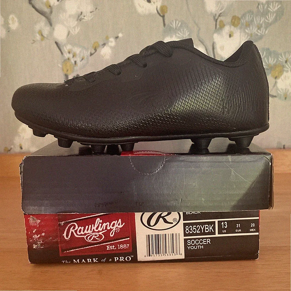 Rawlings Boys Youth Size 13 Black Soccer Cleats Brand New